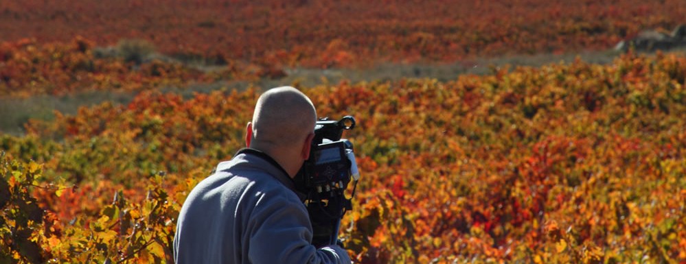 Zev filmando viñedos riojanos en otoño
